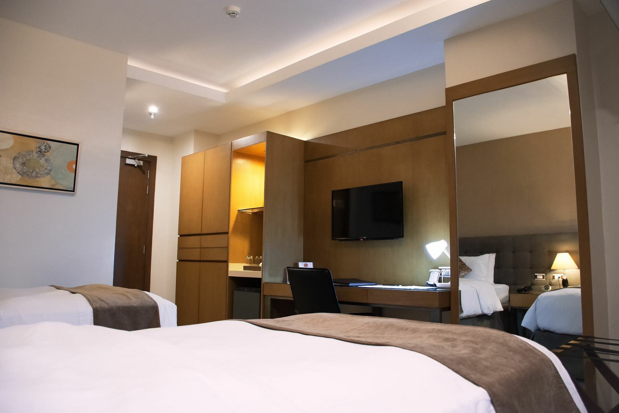 Ironwood Hotel Tacloban Exteriör bild